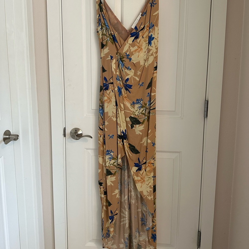 ASTR the label size small floral print nude dress in great condition wedding